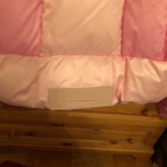 Nicole Benisti NB Series Crop Down Jacket Brand NWT Limited Edition
Barbie Pink - Picture 15 of 16